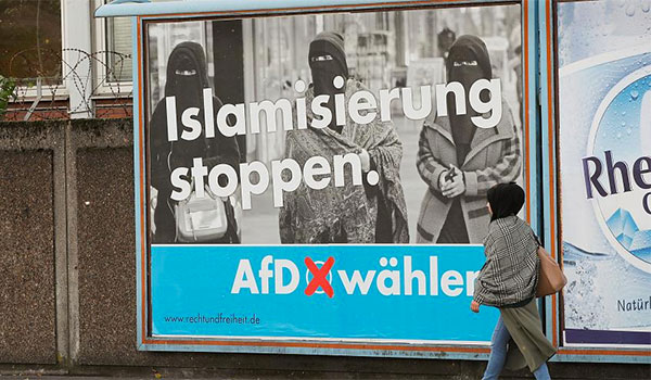 Cartel de AfD llamando a detener la islamización.