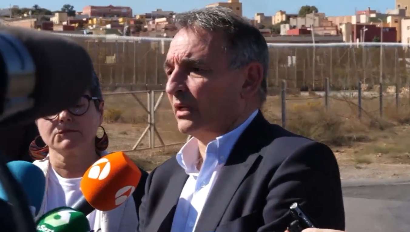 Enrique Santiago valla frontera melilla