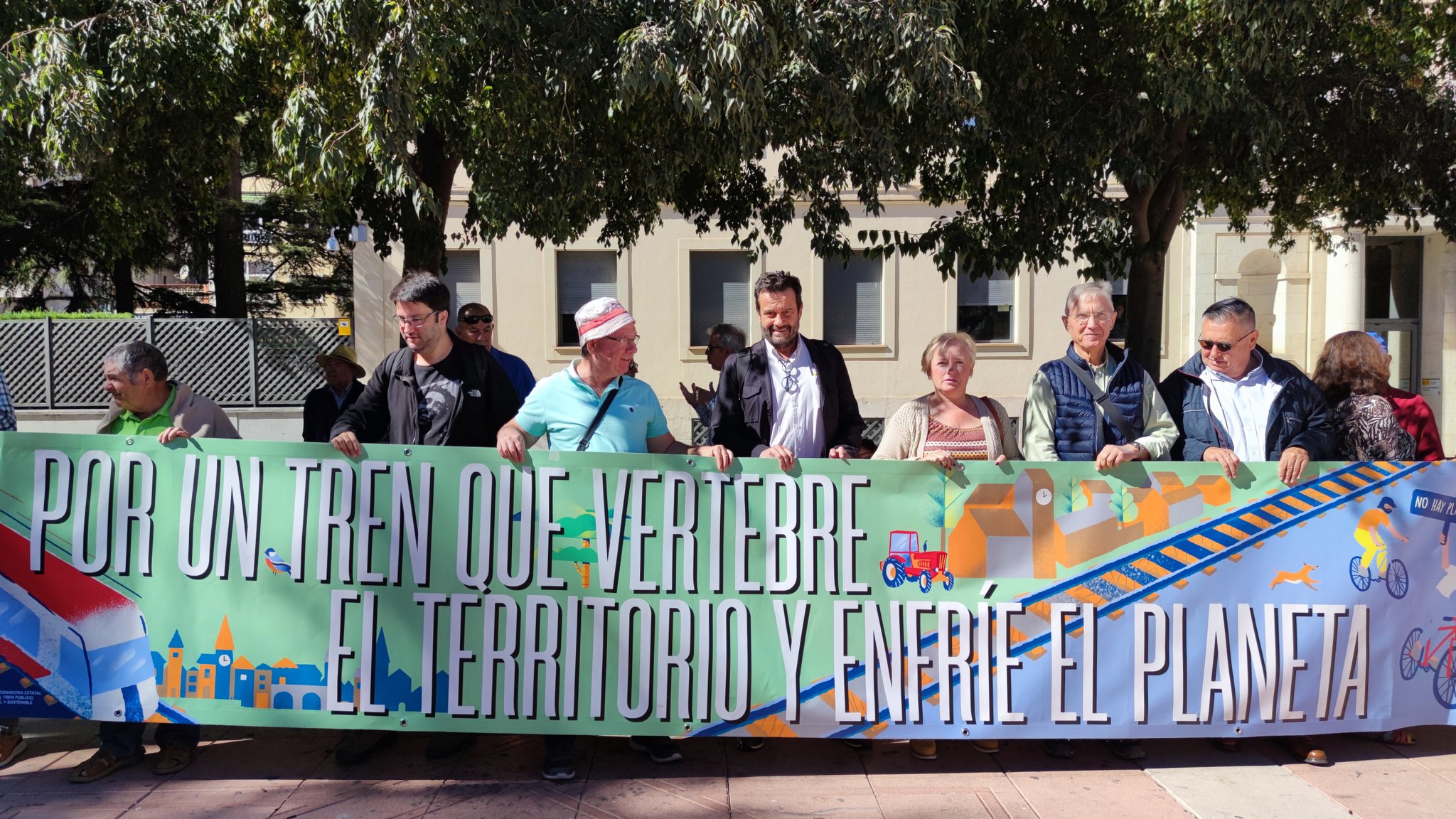 Pancarta por un tren que vertebre el territorio y enfríe el planeta