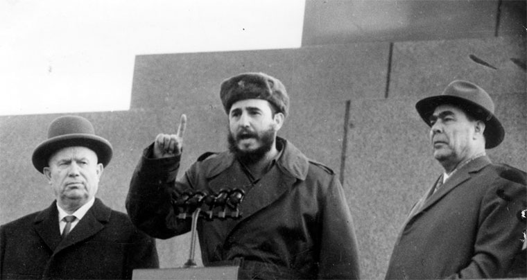 Fidel Castro junto a Nikita Jrushchov y Leonid Brézhnev en viaje oficial a la URSS (abril 1963) | Foto: Agencia de Noticias Tass