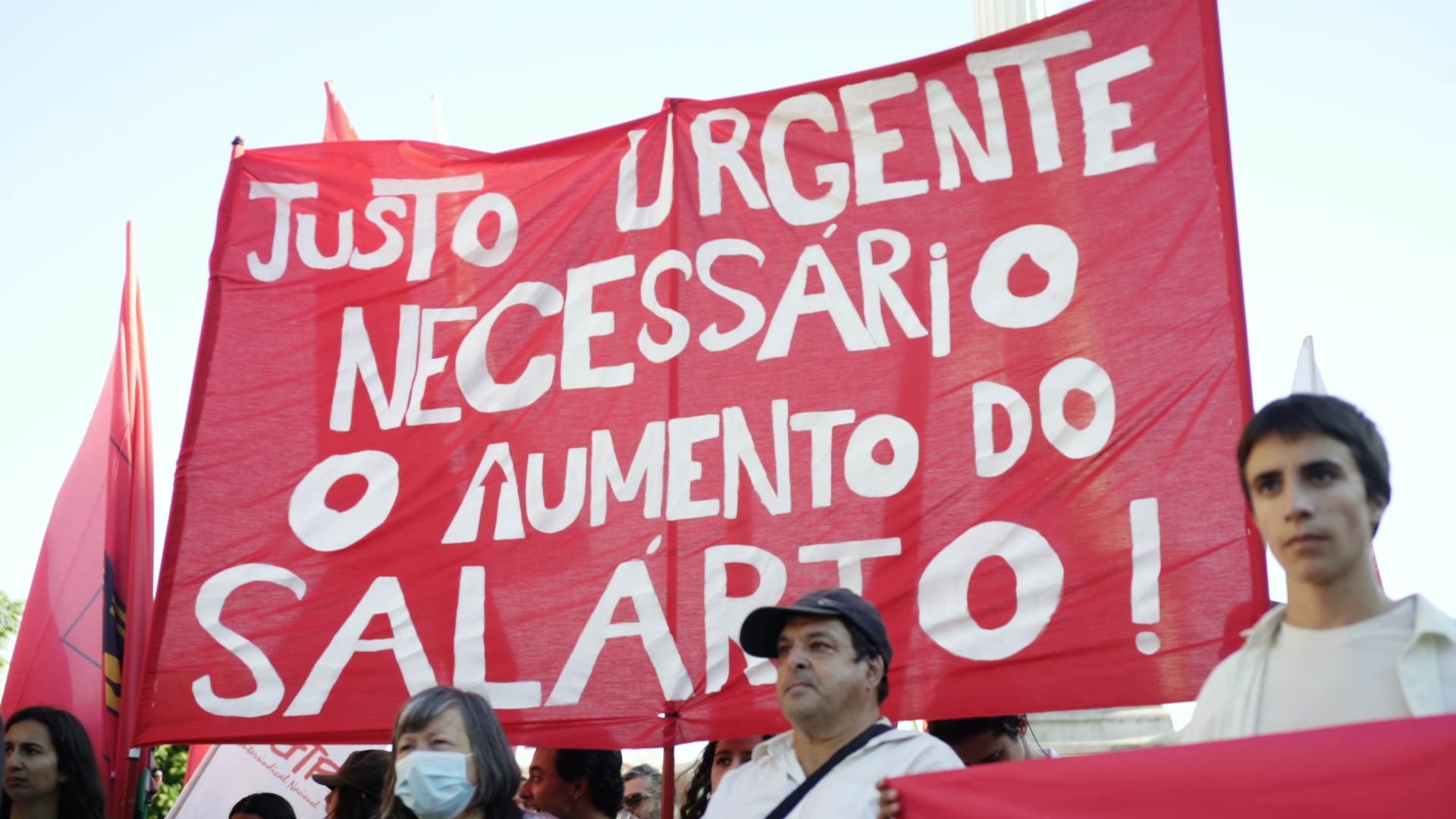 Pancarta manifestación en Portugal reclamando un aumento de salario