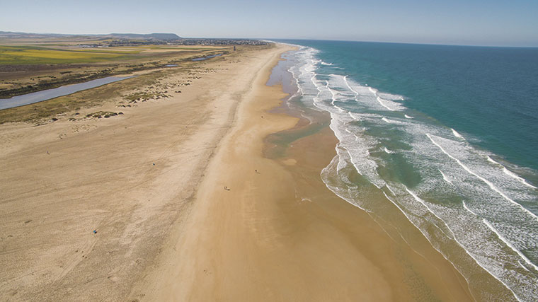 El pleno del Ayuntamiento de Conil ha solicitado a la Junta de Andalucía, sin respuesta aún, declarar Paisaje Protegido a la zona de Castilnovo y preservarla del urbanismo depredador