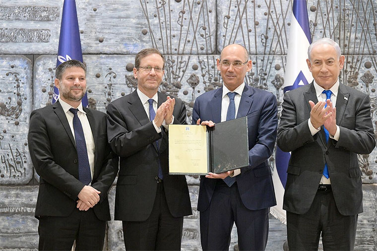 A la izquierda Bezalel Smotrich, ministro de finanzas de Israel con el primer ministro Benjamin Netanyahu y el presidente Isaac Herzog | Foto: Amos Ben Gershom / CC BY-SA 3.0