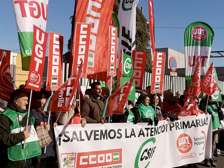 Concentración en Sevilla en defensa de la atención primaria