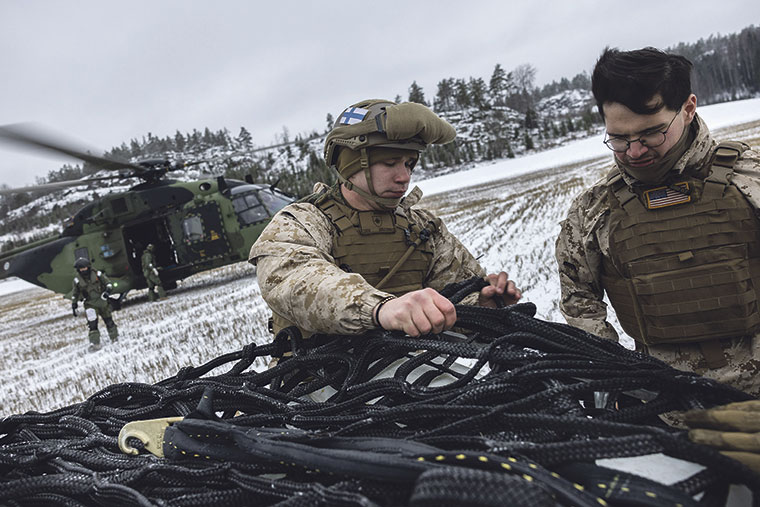 Apoyo logístico de los marines norteamericanos a las tropas finlandesas
