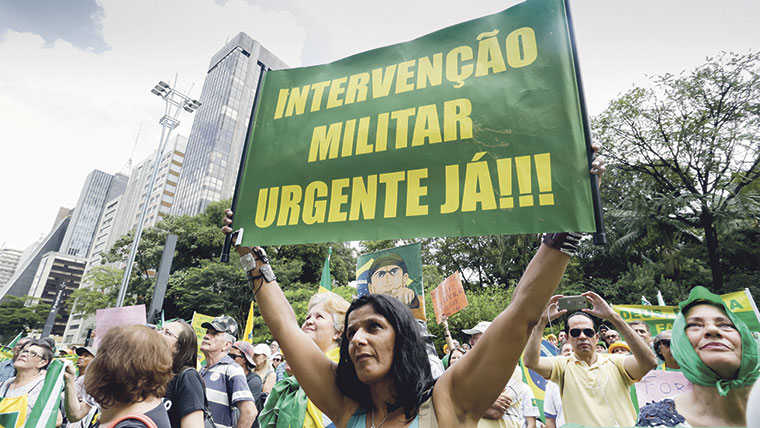 Bolsonaristas piden golpe militar