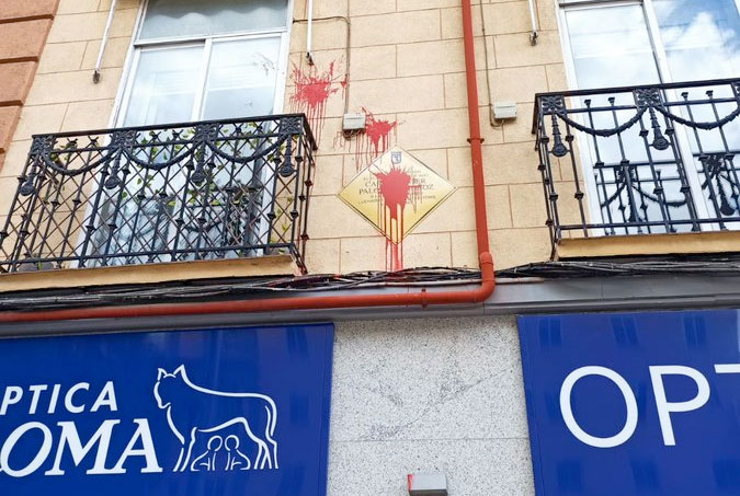 Vandalizada la placa de Carlos Palomino en Arganzuela