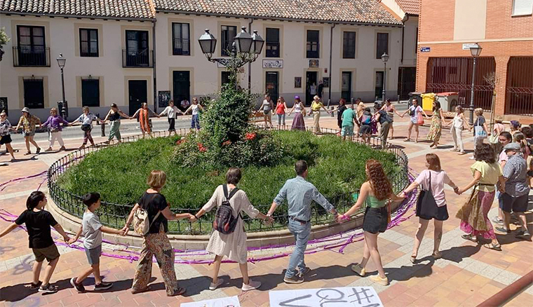 Homenaje en Vicálvaro a las mujeres asesinadas por violencia machista