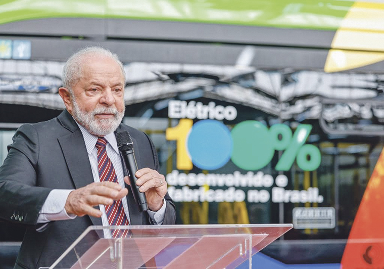 Lula visita Eletra, la fábrica brasileña de autobuses eléctricos