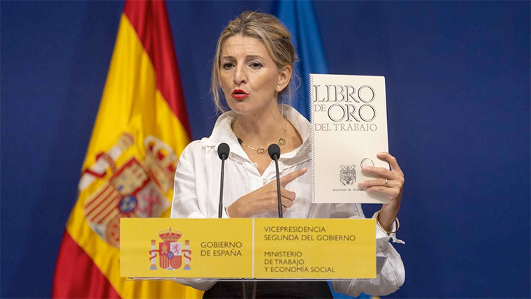 Retirada a Franco de la medalla de oro del Trabajo