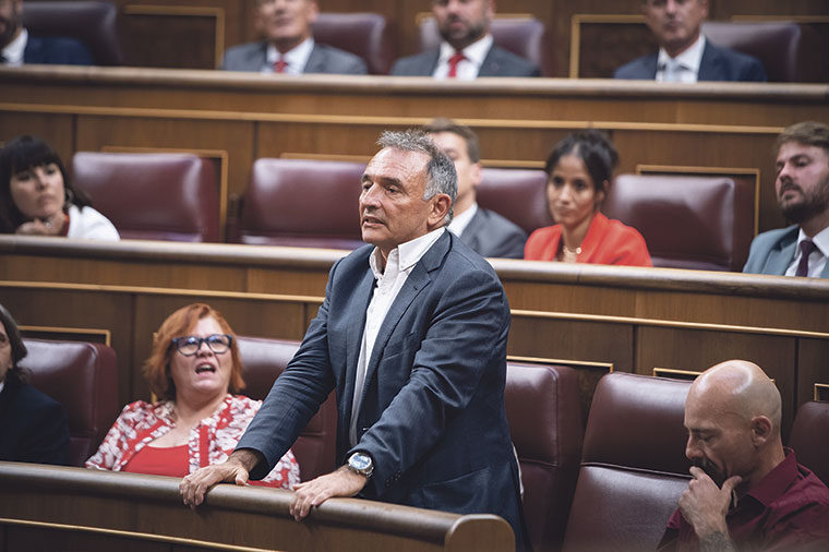 Enrique Santiago toma de posesión como diputado de Sumar e Izquierda Unida | Foto: congreso.es