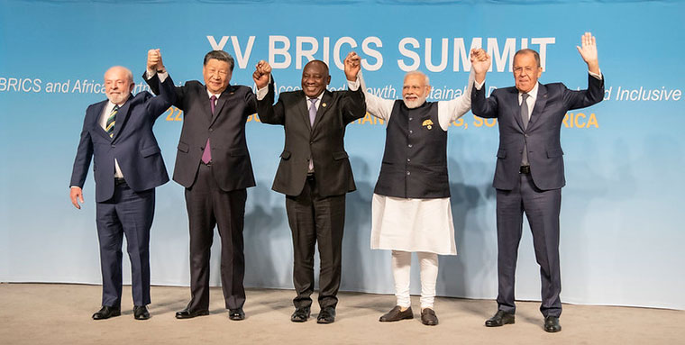 Mandatarios de Brasil, China, Sudáfrica, India y Rusia en la XV Cumbre de los BRICS celebrada en Sudáfrica del 22 al 24 de agosto de 2023