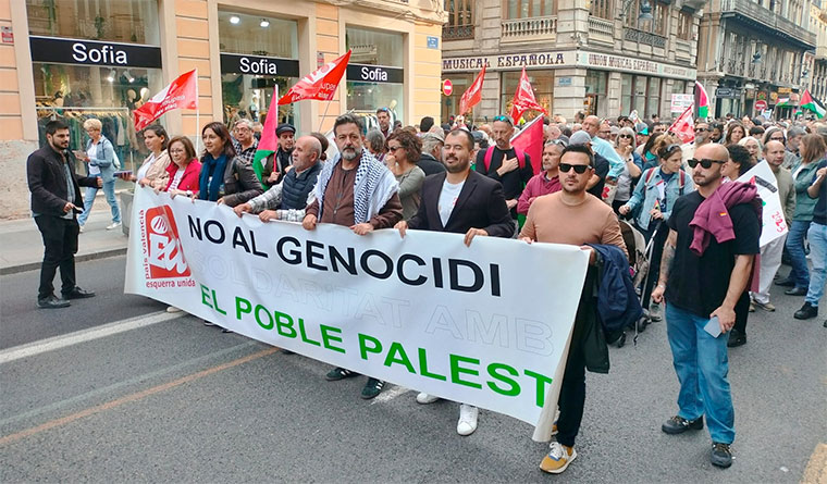 Manifestación en Valencia contra el genocidio del pueblo palestino con la presencia del eurodiputado de IU Manu Pineda