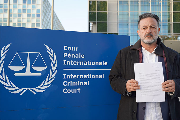 Manu Pineda en la Corte Penal Internacional en La Haya