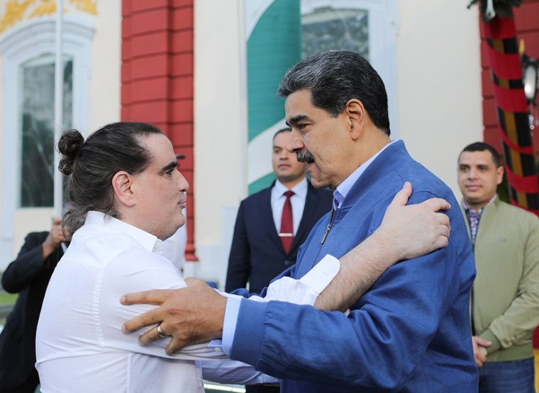 Nicolás Maduro recibe al diplomática Alex Saab