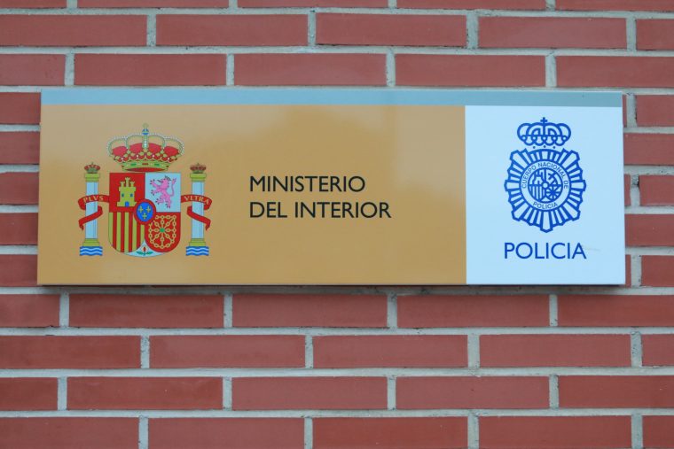 Comisaría de Policía. Placa distintiva del Ministerio del Interior