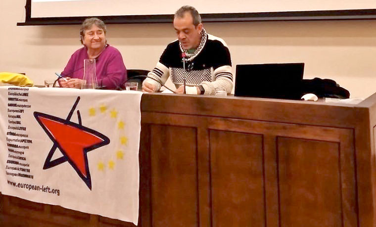 Maite Mola (izda.) y el concejal de Estella-Lizarra Rubén Virto, durante un momento de la charla sobre Argentina