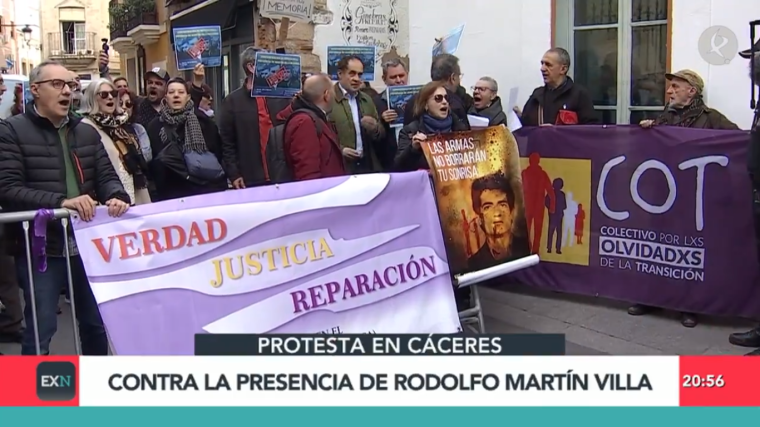 Protesta contra Martín Villa en Cáceres
