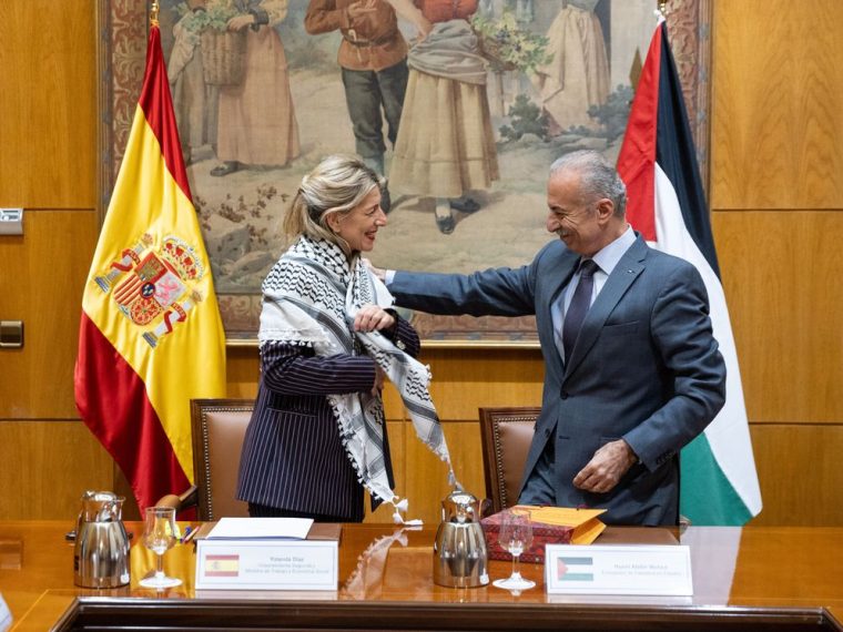 Yolanda Díaz, recibe al embajador palestino en España, Husni Abdel Wahed