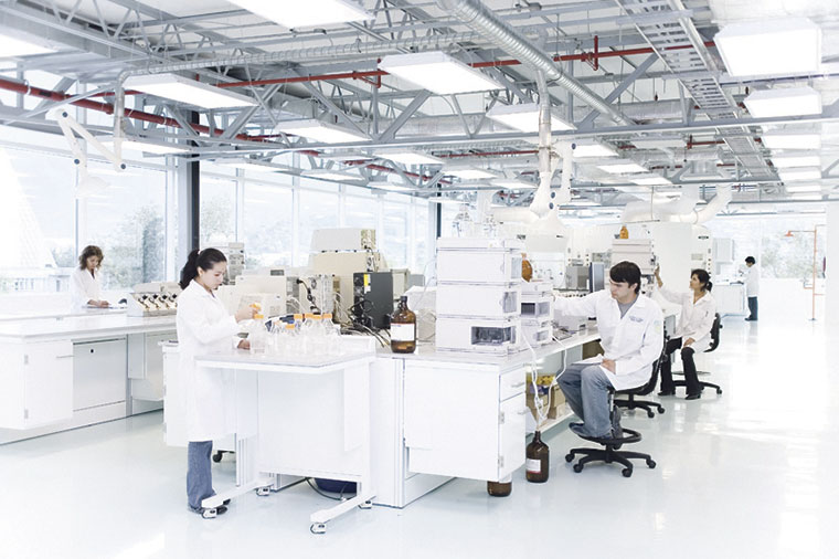 Mujer científica. Laboratorio