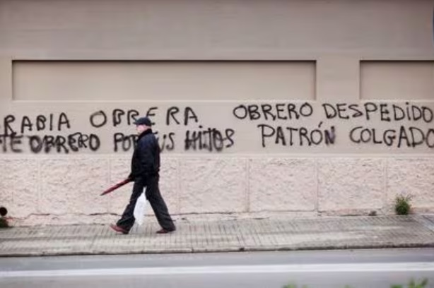 Obrero despedido patrón colgado