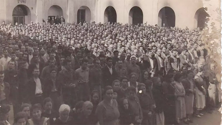 Presos en el patio de la cárcel de La Mercé en Borriana | Grup per la Recerca de la Memòria Històrica de Castelló