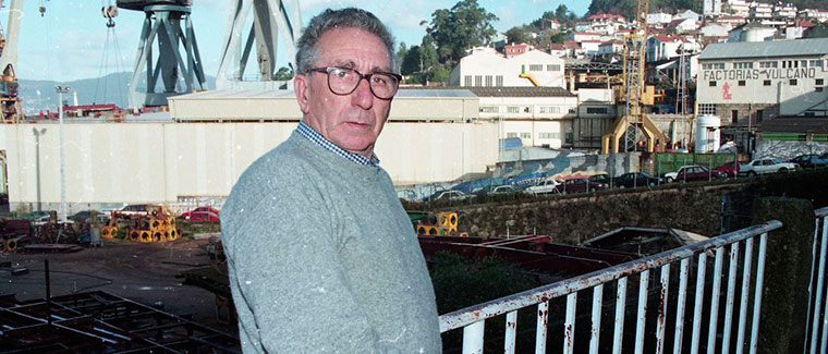 Waldino Varela frente a los astilleros Vulcano