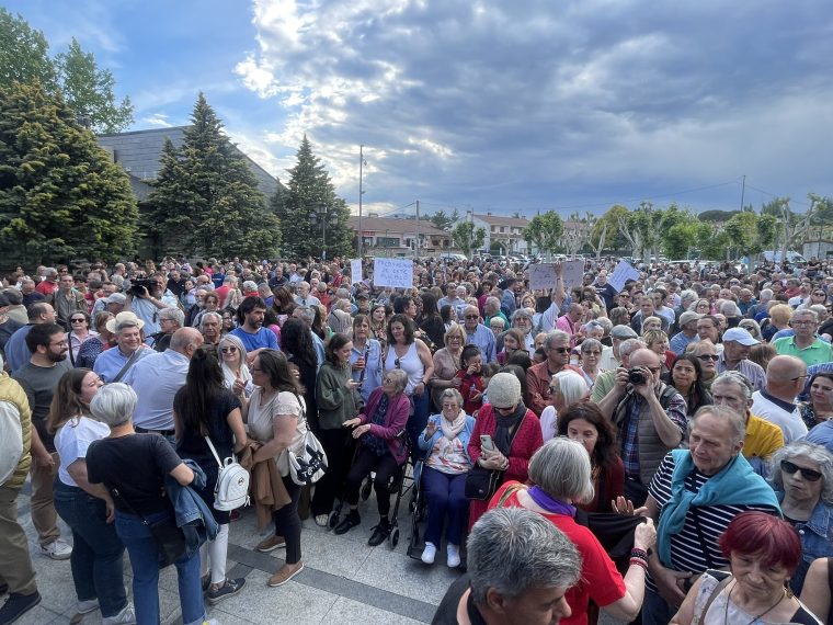Manifestación en Alpedrete contra la retirada de los nombres de Benito Rabal y Asunción Balaguer