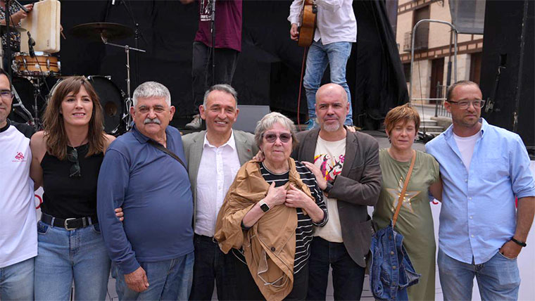 Enrique Santiago con Unai Sordo y Marcel y Yenia Camacho