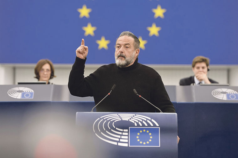 Manu Pineda, en la tribuna del Parlamento Europeo