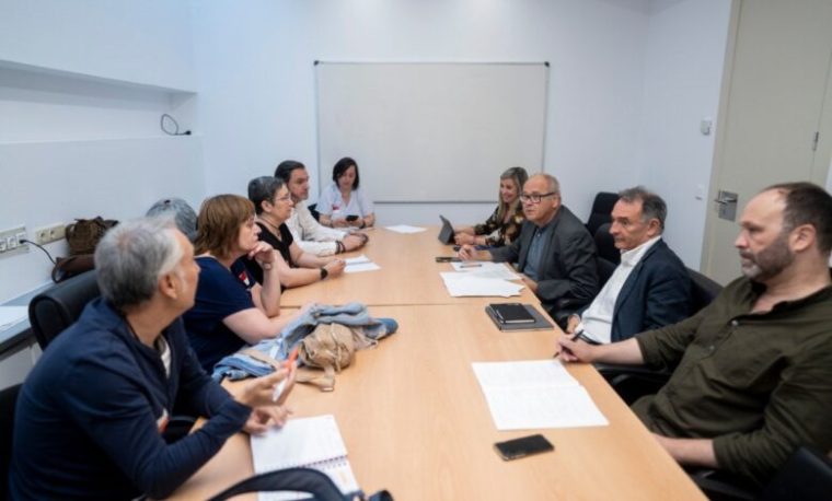 Encuentro de diputados de IU con la plantilla de Vodafone