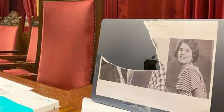 Foto rasgada de Aurora Picornell