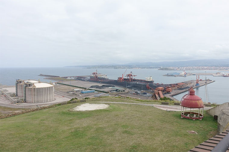 Vista del puerto de El Musel de Gijón