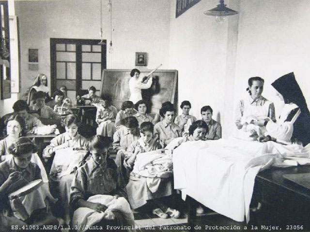 Talleres de confección de ajuares y ropa para El Corte Inglés | Junta de Andalucía