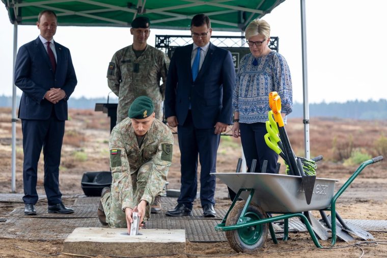 Acto de la inauguración de las obras de la base militar lituana, el pasado 19 de agosto.