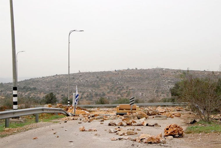 Bloqueo de la carretera de acceso a la aldea de Yasuf por colonos, 2024