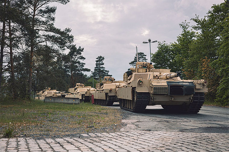 Llegada a Alemania de un lote de carros de combate M1A1 Abrams con destino a Ucrania, mayo 2023 | Foto: Spc. Christian Carrillo / Dominio público / vía Wikimedia commons