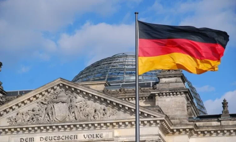Bandera alemana en el Parlamento