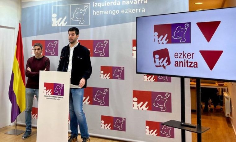Los representantes de IU de Euskadi y Navarra, Jon Hernández (izda.) y Carlos Guzmán.
