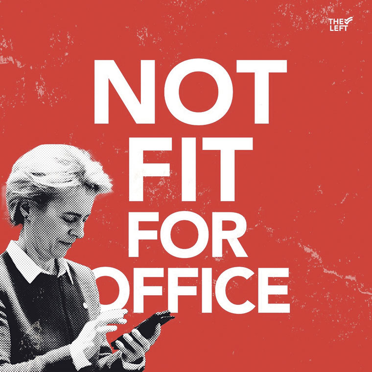 Cartel del grupo de la izquierda The Left en el Parlamento Europeo con el lema en inglés “No apta para el puesto”, en referencia a la reelección de Ursula von der Leyen como presidenta de la Comisión Europea | Imagen: The Left