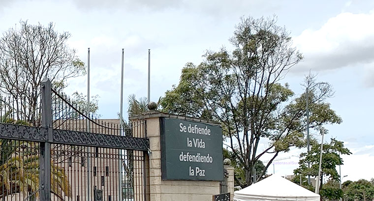 Un deseo de paz plasmado en la fachada del Centro de Memoria, Paz y Reconciliación de Bogotá | Foto: Iñaki Chaves