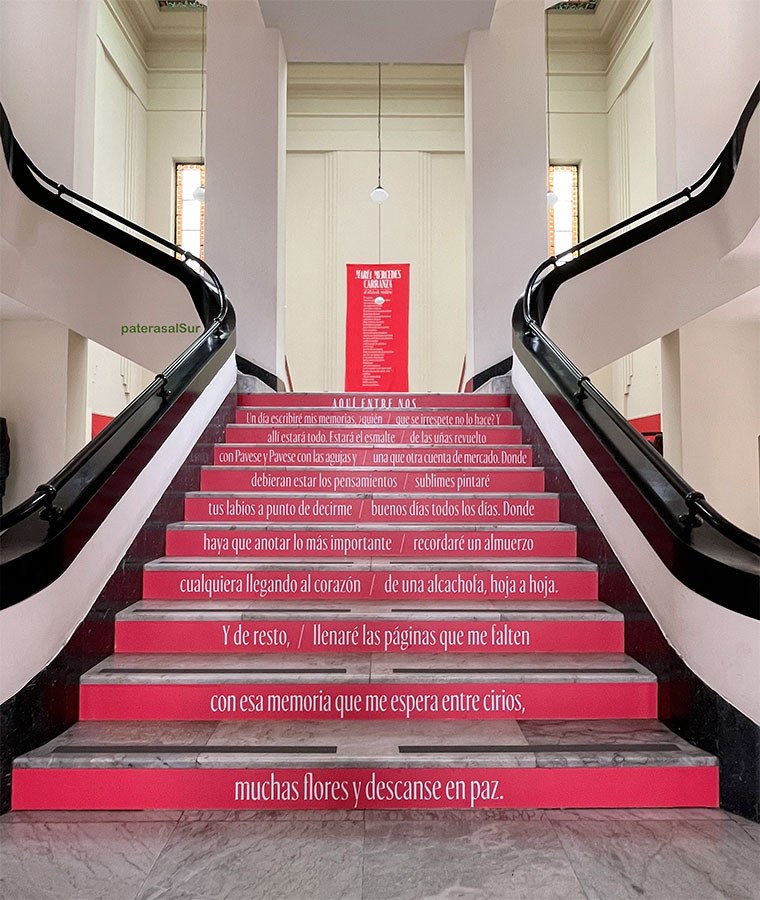 Escalinatas de la Biblioteca Nacional de Colombia con un poema de María Mercedes Carranza