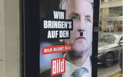 El líder de AfD Björn Höcke caracterizado como Hitler en la publicidad del periódico “Bild” | Imagen: Berliner Zeitung)