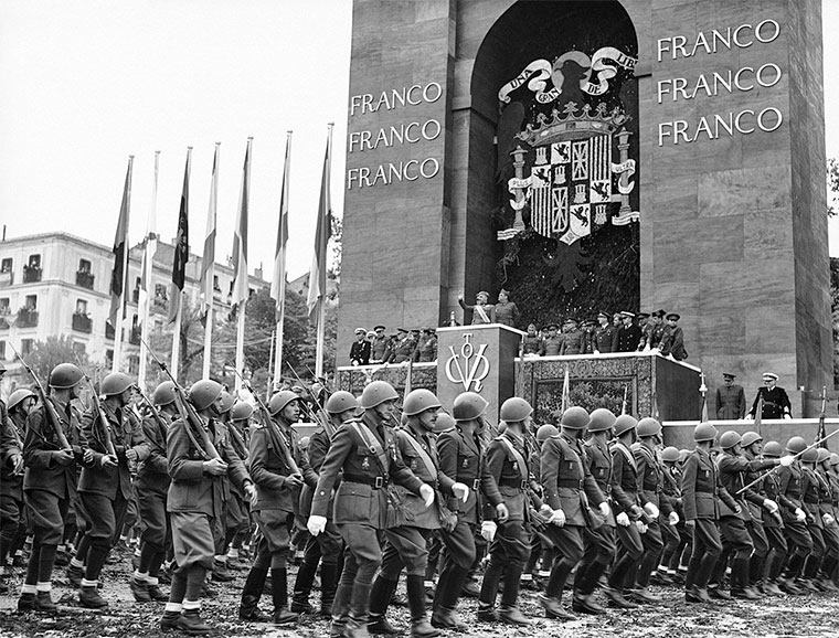 Desfile franquista en Madrid el 19 de mayo de 1939 tras su triunfo en la Guerra Civil | Dominio público