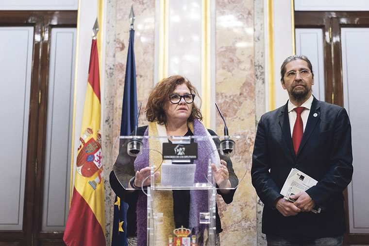 Los diputados de Sumar Engracia Rivera y Francisco Sierra ofrecen declaraciones a los medios para presentar la Proposición de Ley Integral para Barrios Vulnerables | SUMAR