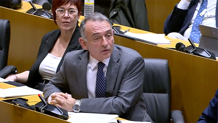 Intervención de Enrique Santiago en la sesión de la Diputación Permanente del Congreso para que esta acuerde en relación a la petición de un grupo de diputados del PP, de convocatoria de una sesión extraordinaria del Pleno de la Cámara y comparecencia del Ministro de la Presidencia, Justicia y Relaciones con las Cortes ante el Pleno de la Cámara, para informar sobre la situación procesal del Fiscal General del Estado, incompatible con el ejercicio de su cargo, y sobre la implicación de la Presidencia del Gobierno y el Ministerio de Justicia en la "dinámica delictiva" que señala el Tribunal Supremo en su reciente auto.