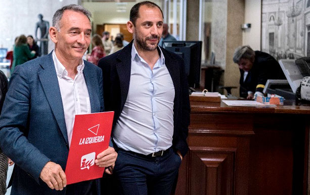 Enrique Santiago junto al coordinador provincial de IU Córdoba, Sebastián Pérez | Foto: Izquierda Unida