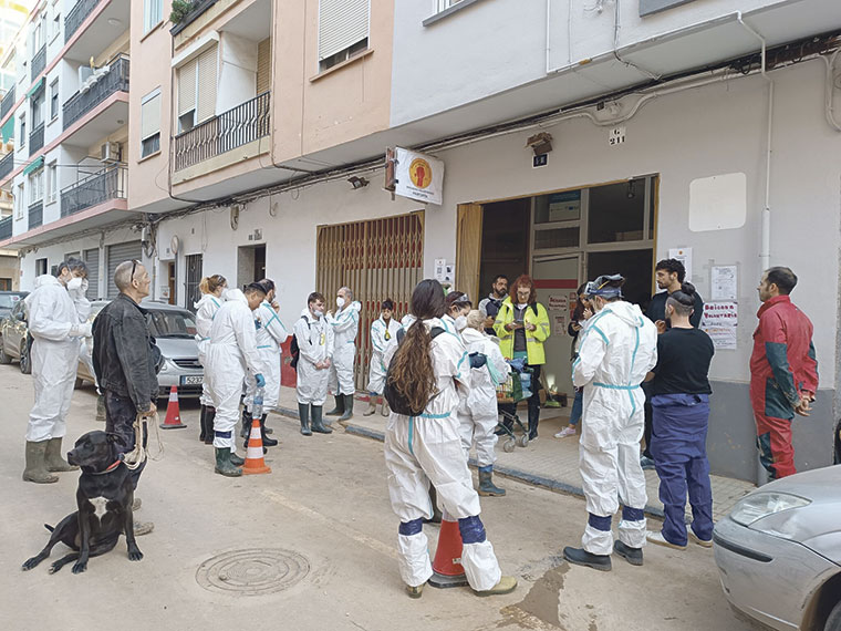 Brigadas de personas voluntarias organizadas por el PCPV | caldir.es
