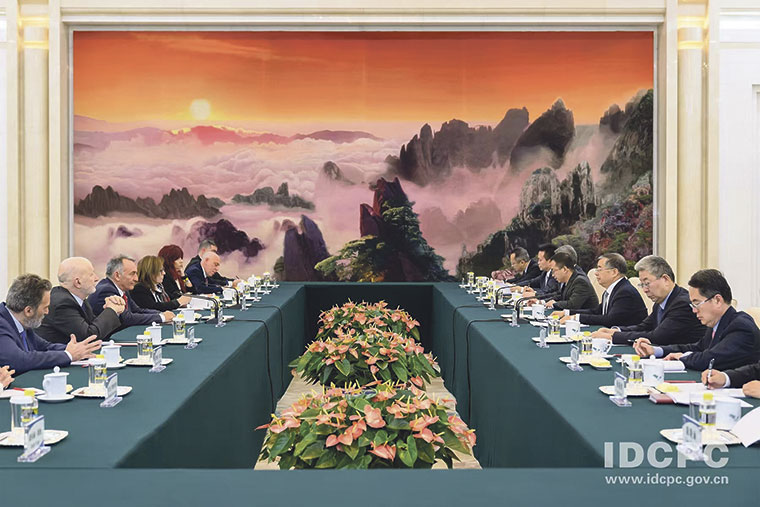 Encuentro de la delegación del PCE con Li Shulei, miembro del Buró Político, miembro del Secretariado y ministro del Departamento de Propaganda del Comité Central del PCCh | IDCPC