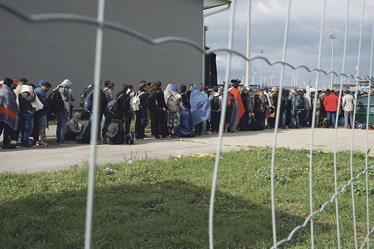Refugiados en la frontera hungara 2015 | Mstyslav Chernov / CC BY-SA 4.0